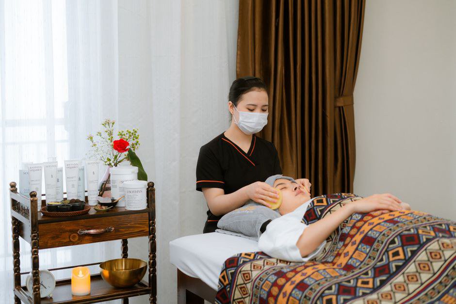 Dịch vụ chăm sóc người già và giải pháp toàn diện cho gia đình
