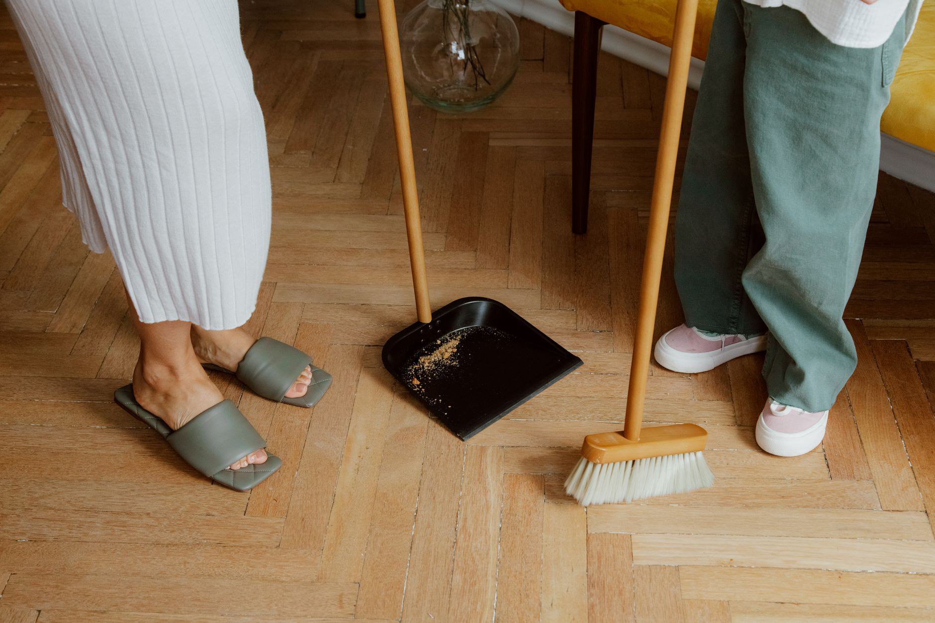 Bí Quyết Cân Bằng Công Việc Và Gia Đình: Khi Nào Nên Dùng Dịch Vụ Dọn Dẹp Nhà Cửa Bí Quyết Cân Bằng Công Việc Và Gia Đình: Khi Nào Nên Dùng Dịch Vụ Dọn Dẹp Nhà Cửa